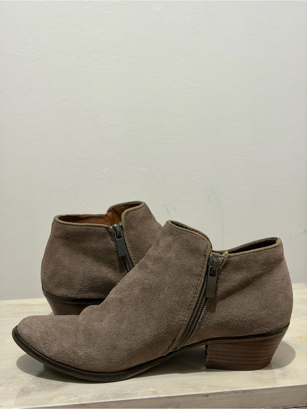 Crown Vintage Suede Taupe Ankle Boots - Women's 7 - Picture 5 of 14
